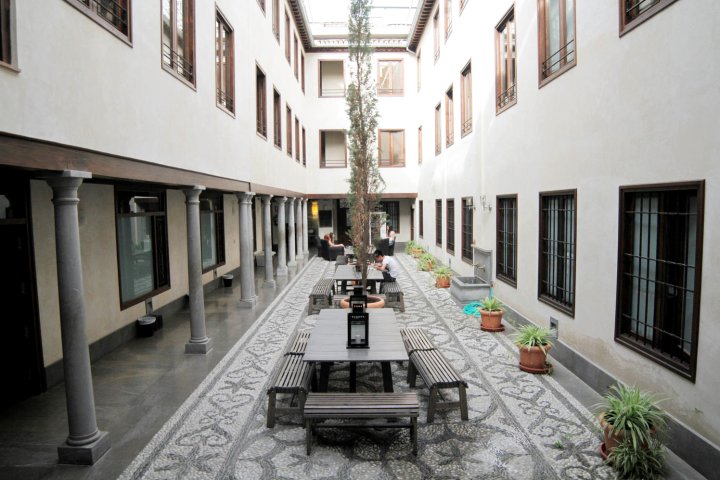格拉纳达水之旅馆公寓(Isa Granada)