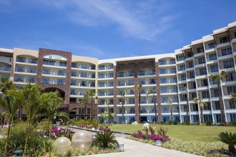 雷夫莱科特克里斯托格兰德洛斯卡博斯酒店(Krystal Grand Los Cabos)