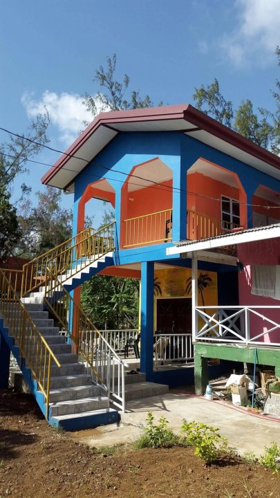 多巴哥岛费什宾馆(Fish Tobago Guesthouse)
