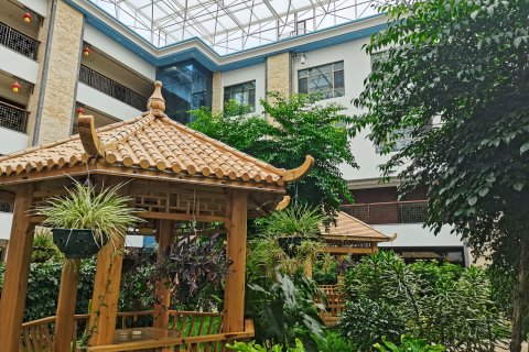 碌曲洮河源大酒店