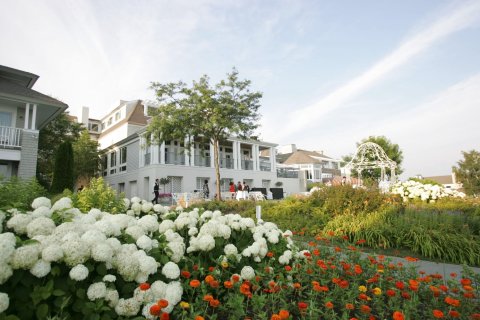 水边温泉度假酒店(Water's Edge Resort & Spa)