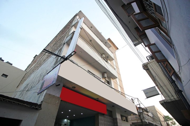 OYO 9030 德里机场广场酒店(OYO 9030 Hotel Delhi Airport Plaza)