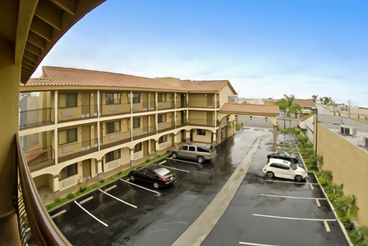 洛斯阿拉米托斯贝斯特韦斯特旅馆及套房酒店(Best Western Los Alamitos Inn & Suites)