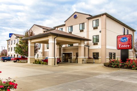 伊利诺伊州马顿舒适套房酒店(Comfort Suites Mattoon Illinois)