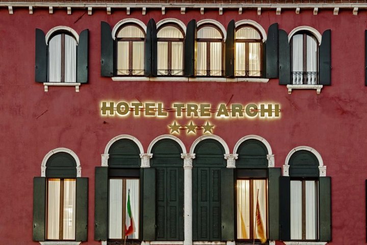 特雷阿奇酒店(Hotel Tre Archi)