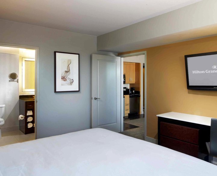 Suites at Elara Las Vegas Strip-No Resort Fees