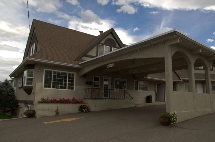 坎卢普斯最佳经济及套房酒店(Best Budget Inn & Suites Kamloops)