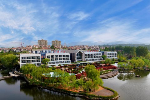 万紫千红度假酒店