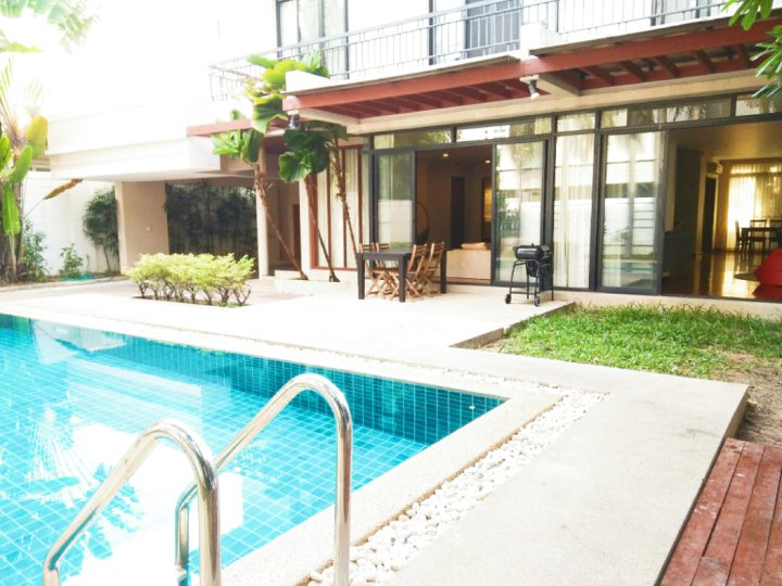 市中心近轻轨NANA站500㎡花园泳池别墅(Deluxe House with big pool near Nana BTS)