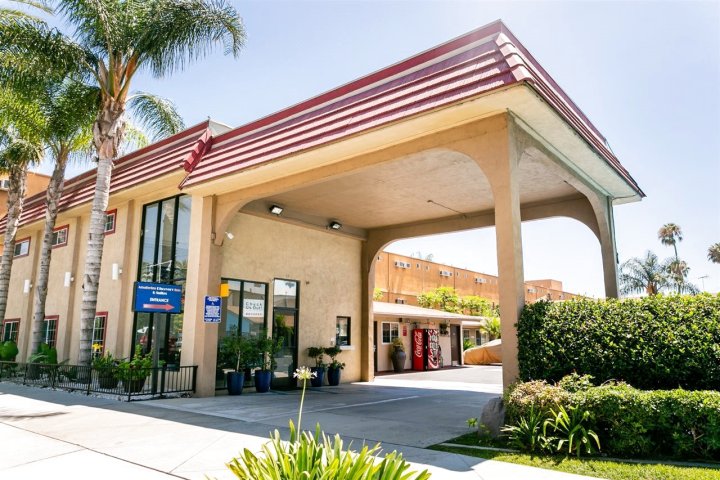 阿纳海姆探索套房酒店(Anaheim Discovery Inn and Suites)