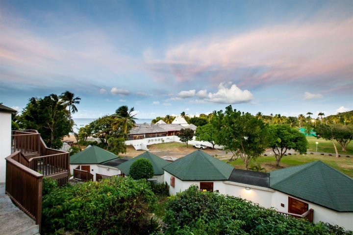 兰利皇家堡垒度假村(Langley Resort Fort Royal)