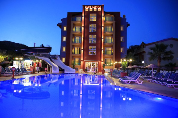 阿尔皮纳俱乐部公寓酒店(Club Alpina Apartments)