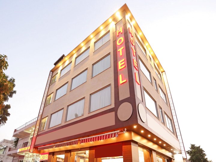 OYO 9753 奇尔嘉狄酒店(OYO 9753 Hotel Cheelgadi)