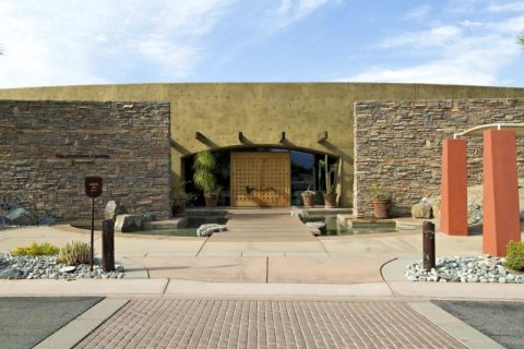 恩巴克棕榈沙漠度假村(Hilton Grand Vacations Club Palm Desert)