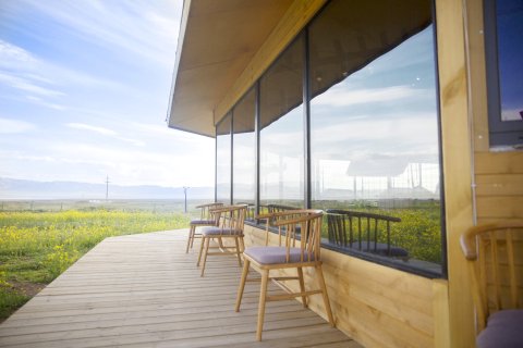 乌兰星宿草原星空客栈(茶卡店)