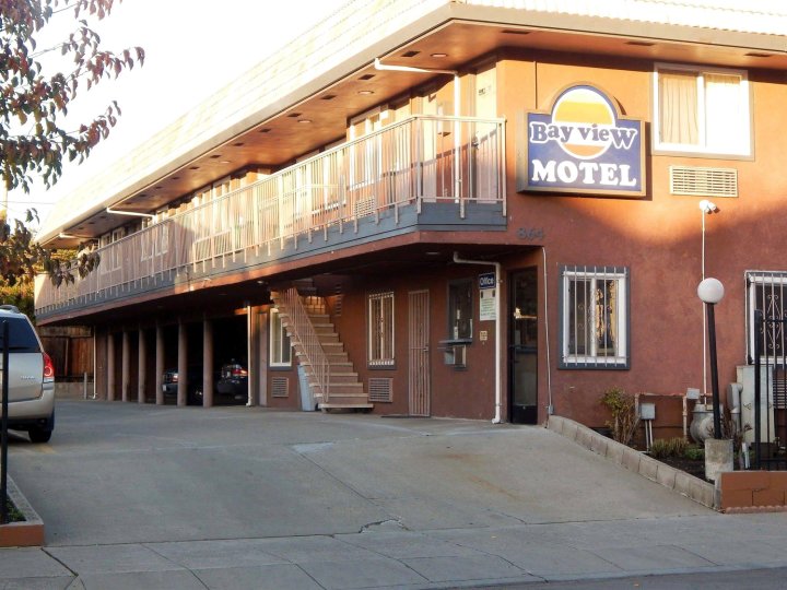湾景汽车旅馆(Bayview Motel)