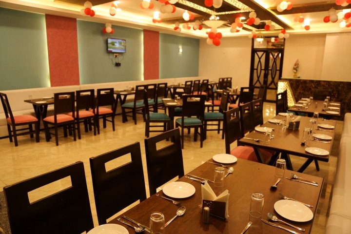 谢里纳克砂塔优选酒店(Hotel Shri Nakshatra Excellency)