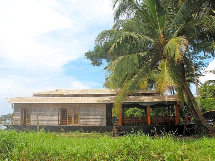 阿勒皮避世船屋招待所(Backwater Retreat Houseboat - Alleppey)