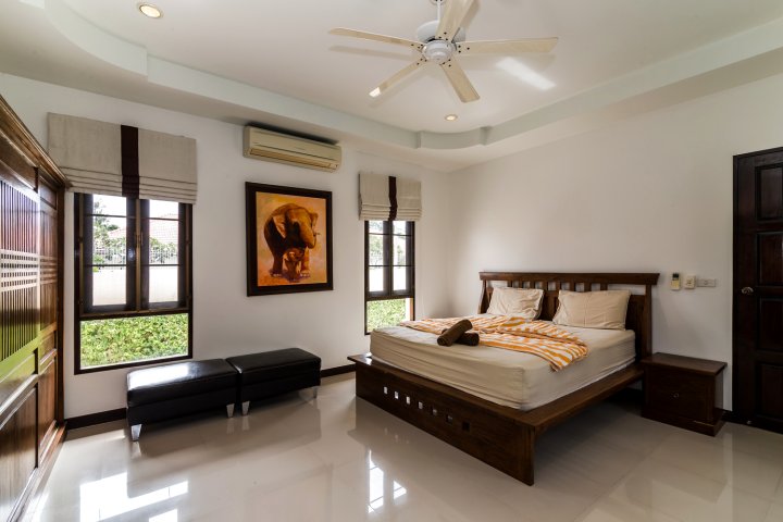 巴厘岛风格4卧别墅 (HH6)(4 Bedroom Private Bali Style VillaHH6))