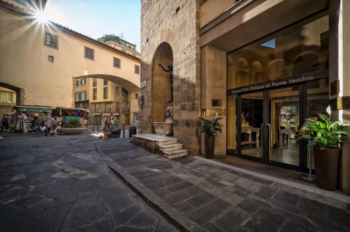 佛罗伦斯彼提宫旧桥民宿酒店(B&B Hotel Firenze Pitti Palace al Ponte Vecchio)