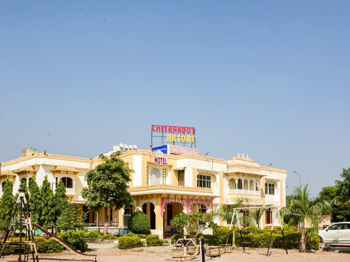 奇特拉库特度假村(Chitrakoot Resorts)