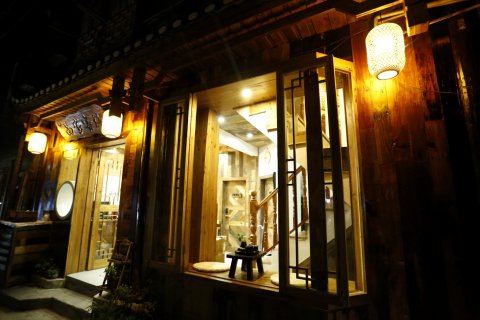 凤凰苗家客栈(古城虹桥店)