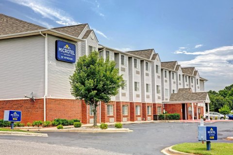 斯泰茨维尔温德姆麦克罗特套房酒店(Microtel Inn & Suites by Wyndham Statesville)