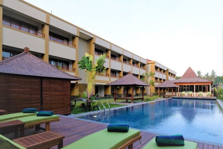 西马库塔龙目岛酒店(Sima Hotel Kuta Lombok)