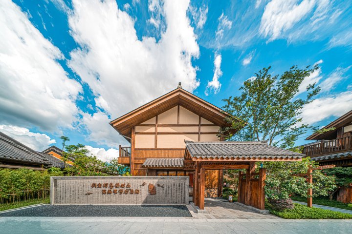 佛山奥思廷一木客栈(绿地拾野川店)