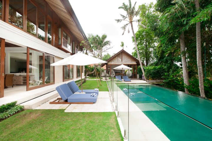 巴图纱丽豪华别墅(Deluxe Villa Batu Sari)