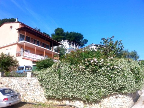 札尼利亚公寓酒店(Tzaneria Apartments Skiathos)