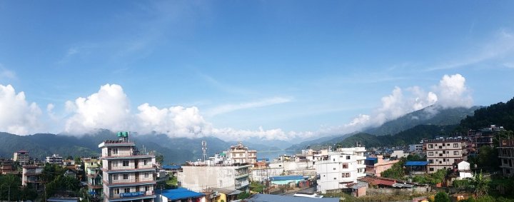 山区湖景公寓酒店(Apartment with Mountain and Lake View)