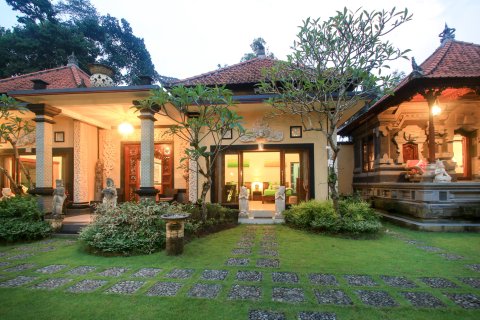 阿斯里巴厘岛别墅酒店(Asli Bali Villa)