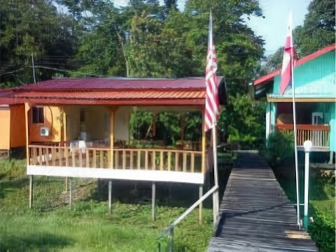 婆罗洲京那巴当岸保护区旅馆(Borneo Kinabatangan Sanctuary)