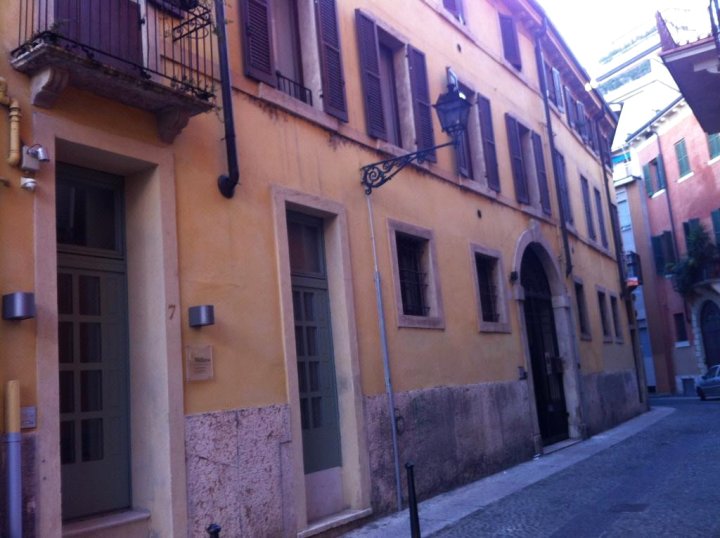 维罗纳历史中心公寓酒店(Appartamento Nel Centro Storico di Verona)