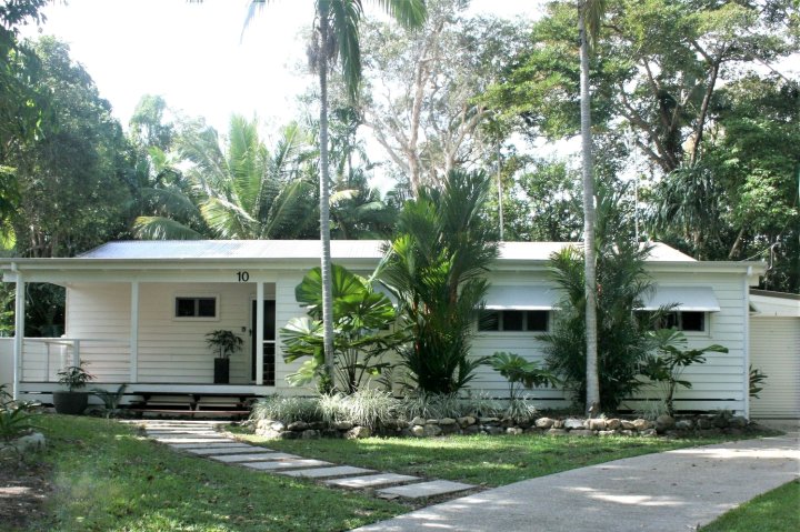 道格拉斯港附近环礁假日之家酒店(Atoll Close Port Douglas Holiday House)