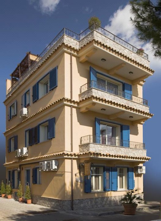 陶尔米纳海滩旅馆(Taormina Beach House)