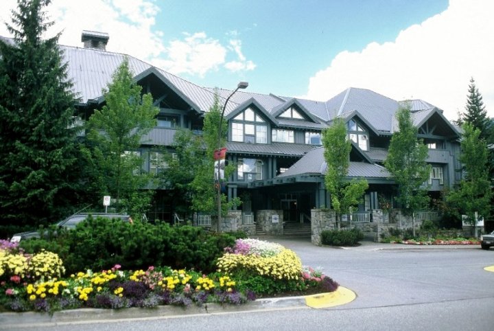 冰川洛奇韦斯特温德公寓(Glacier Lodge by Westwind Properties)