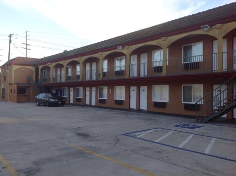 布洛克南部中央汽车旅馆(Bronco Motel South Central)