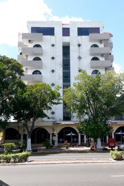 蒙特霍宫酒店(Hotel Montejo Palace)