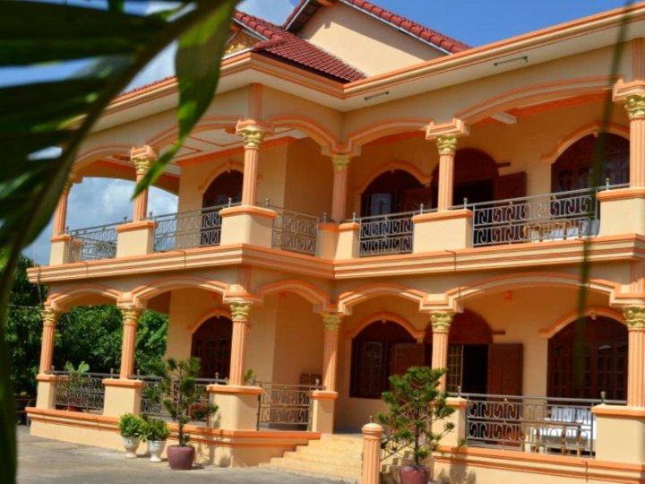 贡布庄园家庭旅馆(Kampot Manor)