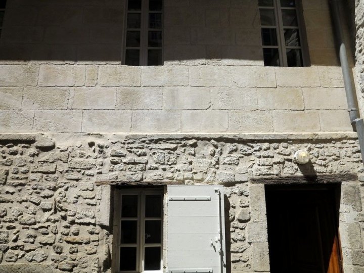 St Jacques - Maisonnette Avec Cour au cœur de la Ville