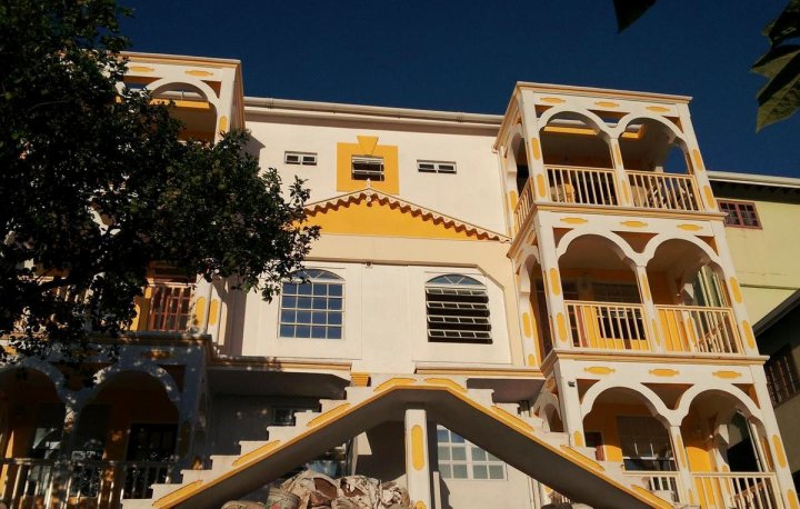 圣卢西亚日出景观公寓式酒店(Sunrise View St Lucia)