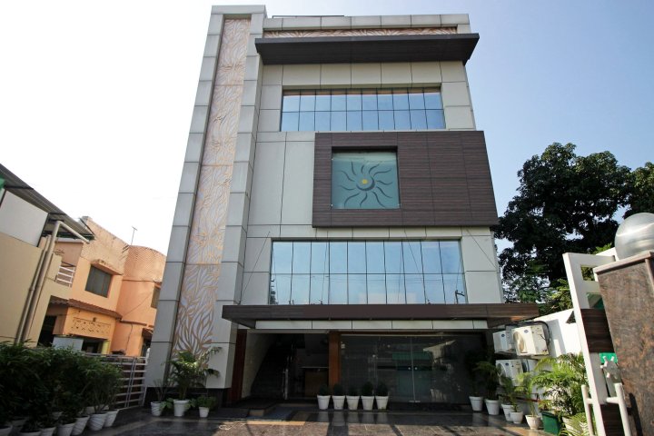 9451 Hotel Prem Ratna