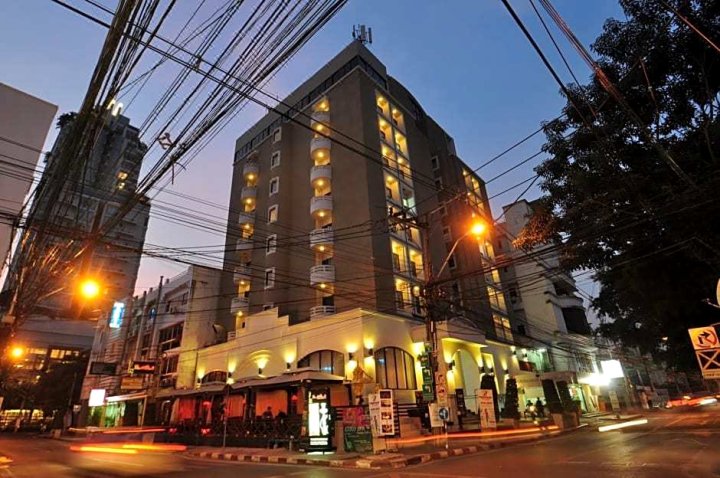 曼谷伯布森斯青年旅馆(Bobsons Hostel Bangkok)