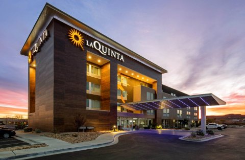 金曼拉昆塔套房酒店(La Quinta by Wyndham Kingman)