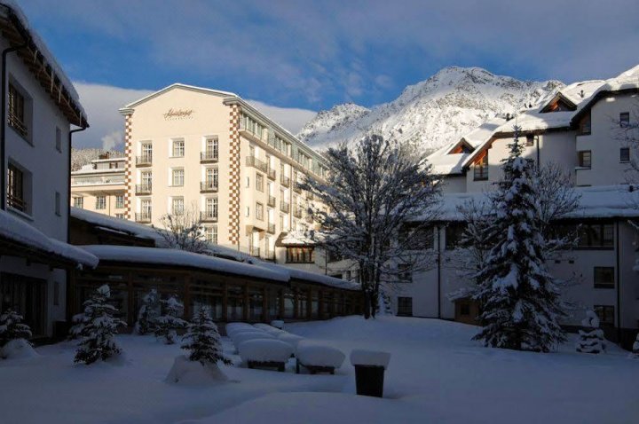 Schweizerhof Ferienwohnungen Lenzerheide 6