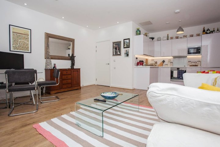 兰贝斯美妙现代 2 居公寓(Fantastic Modern 2 Bedroom Flat in Lambeth)