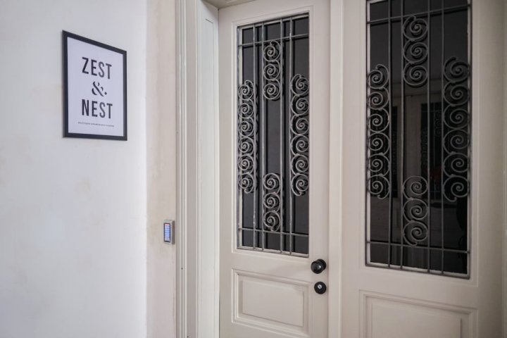 泽斯特和尼斯特精品公寓酒店(Zest and Nest Boutique Apartments)