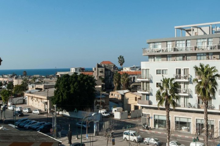 Stunning Jaffa 3Bd w/ Balcony by Sea N' Rent